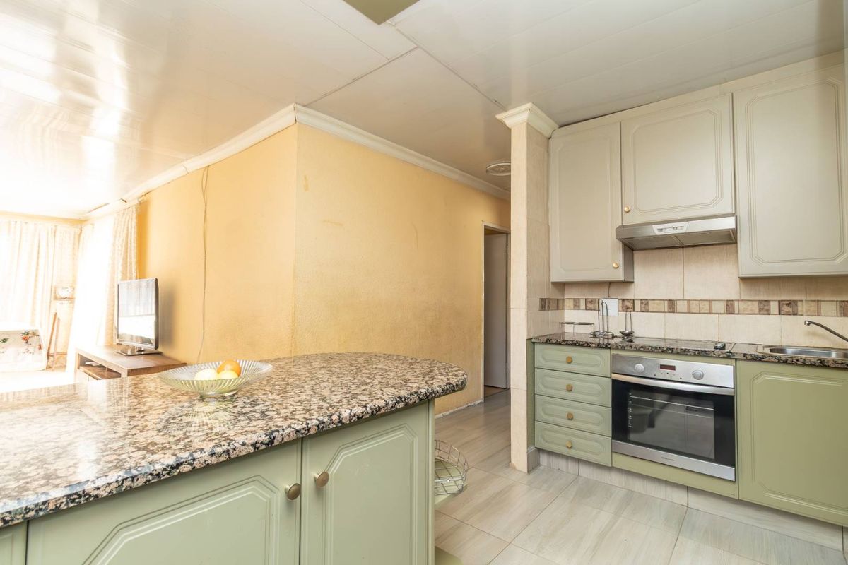 4 Bedroom House for Sale in Cosmo City - Photo 4