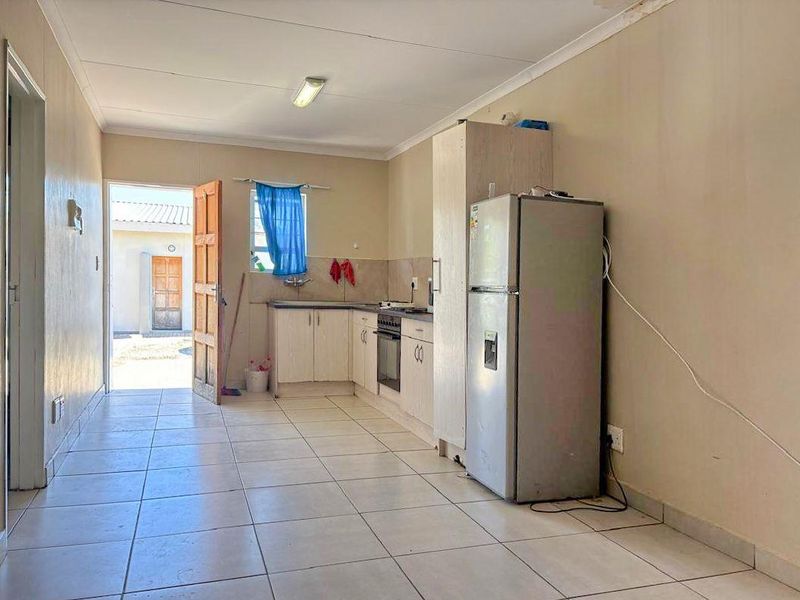 Orwetoveni, ext 3, Otjiwarongo:  Centrally located townhouse in Secure Complex - Photo 2