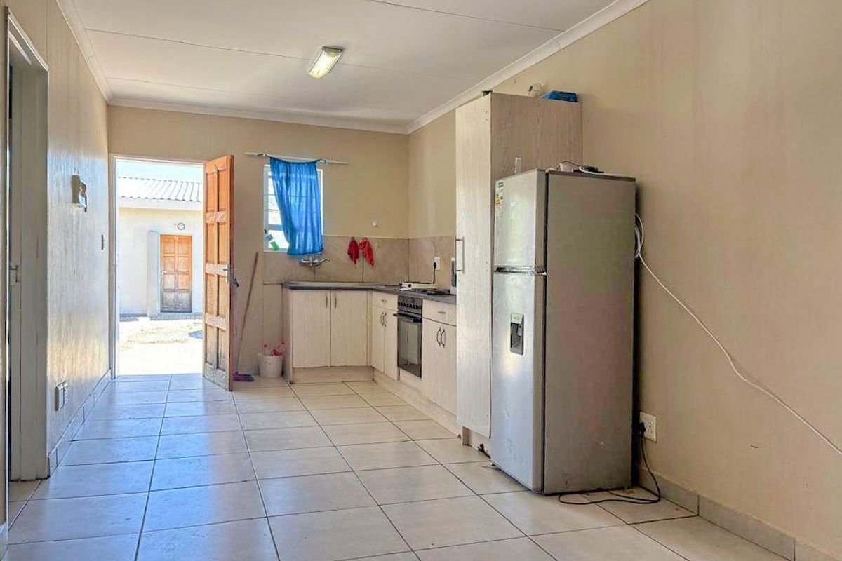 Orwetoveni, ext 3, Otjiwarongo:  Centrally located townhouse in Secure Complex - Photo 2