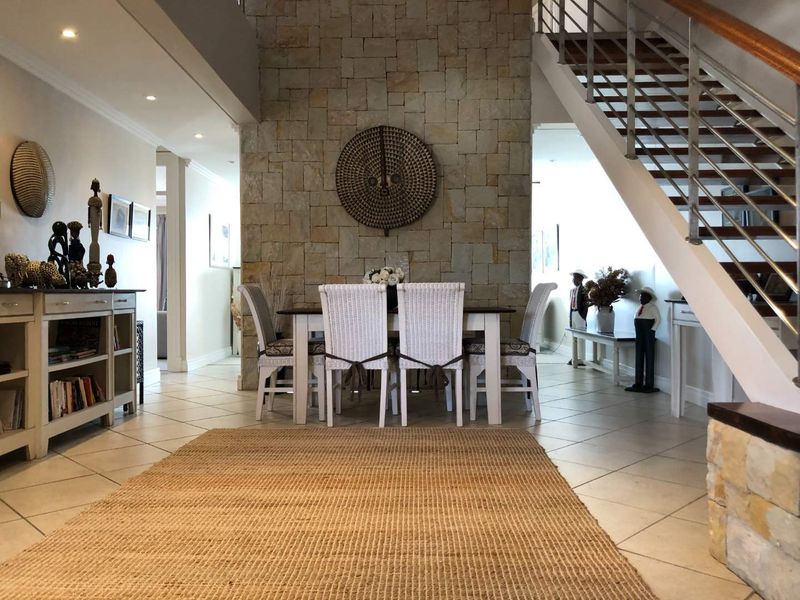 Oceanfront Elegance: Your Double-Storey Penthouse Retreat - Photo 3