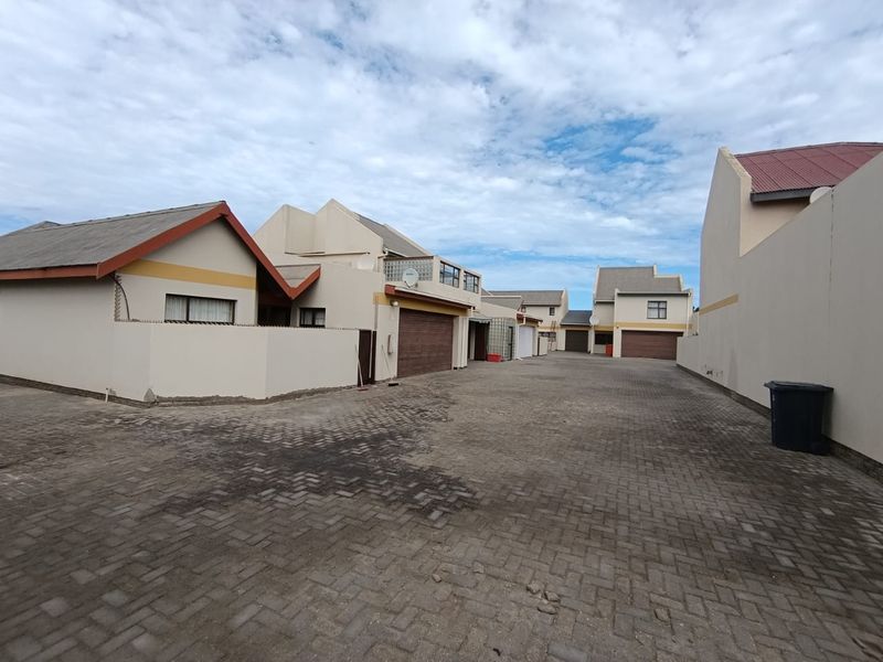 🏡Prime Townhouse with Business Rights | Swakopmund Town Centre 🏡 - Photo 5