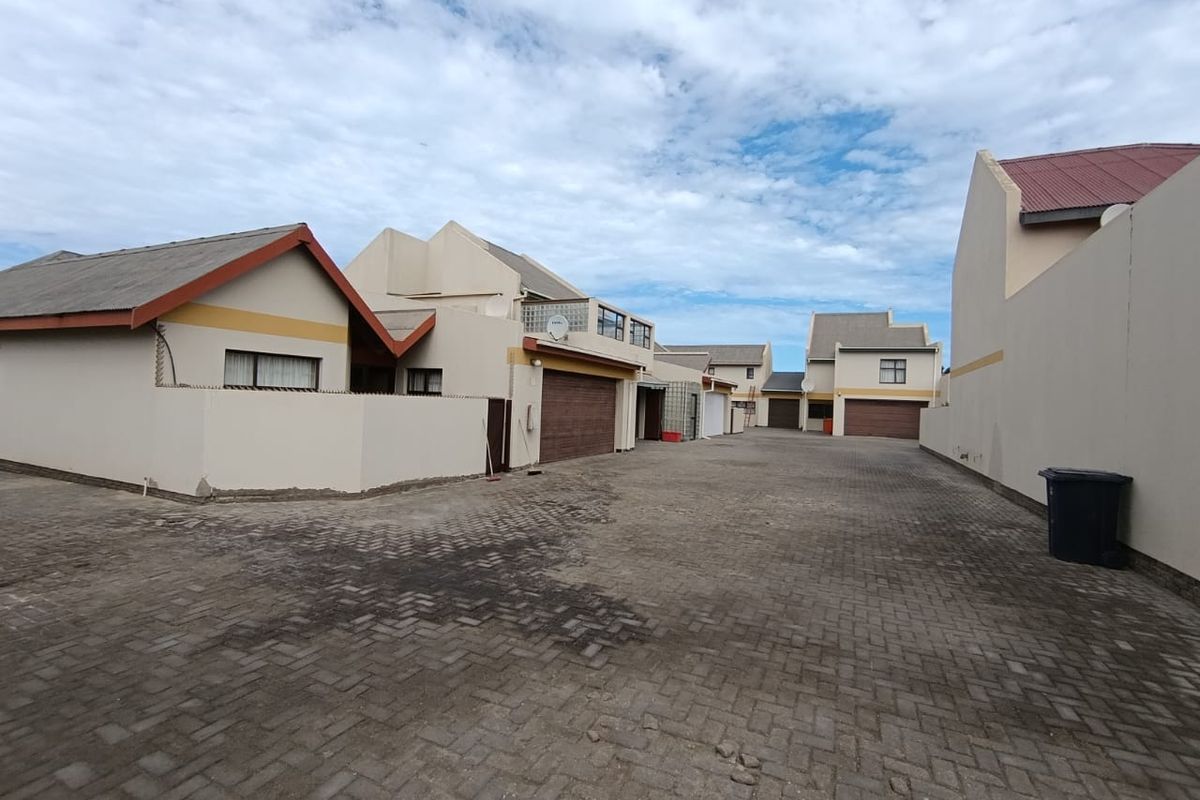 🏡Prime Townhouse with Business Rights | Swakopmund Town Centre 🏡 - Photo 5