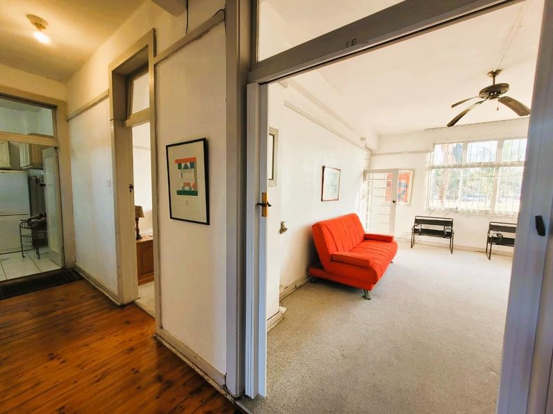 **Charming 1.5 Bedroom Apartment with Endless Potential in North Beach, Durban** - Photo 10