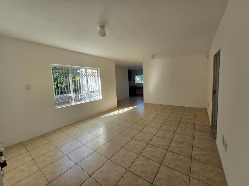 Big, Comfy Home in Malvern with Room for Everyone! - Photo 5
