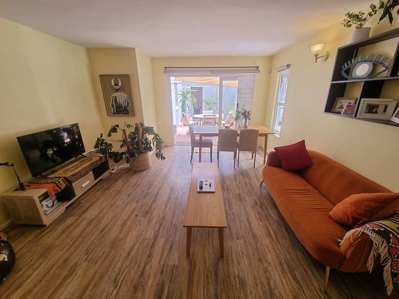 Semi-furnished Two-Bedroom Townhouse with Courtyard and Garage in Sought-After Claremont Upper! - Photo 3