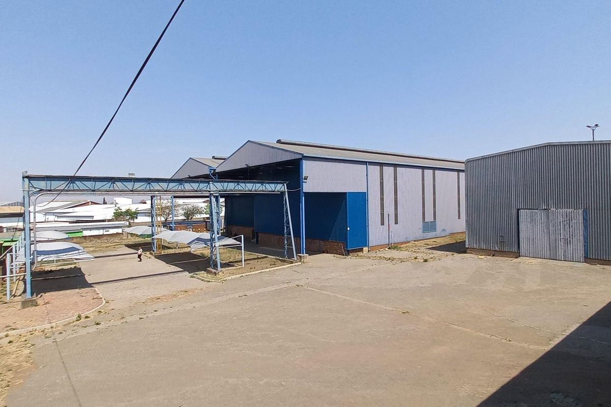 13251m2 Wadeville industrial warehouse to let - Photo 2