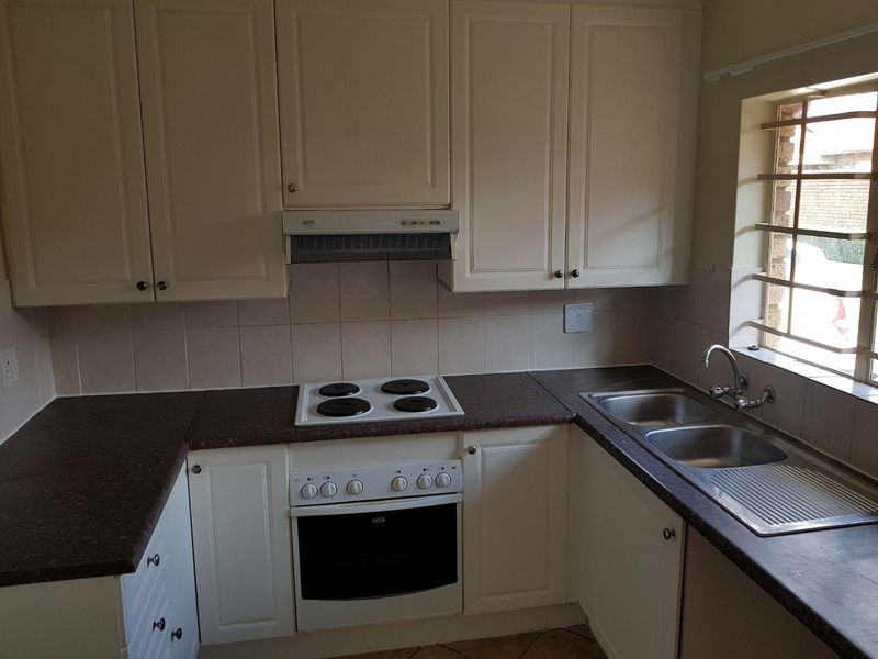 TWO BEDROO TOWNHOUSE AVAILABLE IN MAGALIESKRUIN : 1 SEPTEMBER 2026 - Photo 10