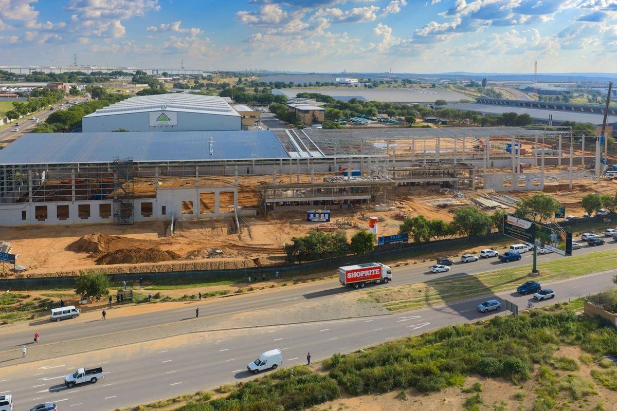 5 369m2 Louwlardia Warehouse To Let - Photo 2