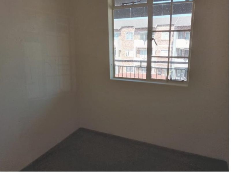 2 Bedroom Apartment for Sale in Pebble Falls - Photo 7