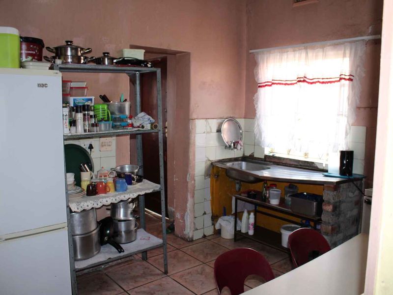 Fixer- Upper For Sale in Woodstock - Photo 6