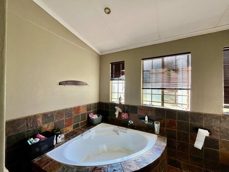 Country Living Meets City Convenience: Exceptional Mnandi Smallholding - Photo 7