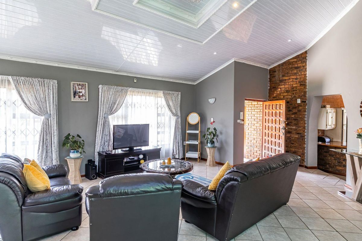 ### Spacious Family Home for Sale in a Prime Gated Community - Photo 3