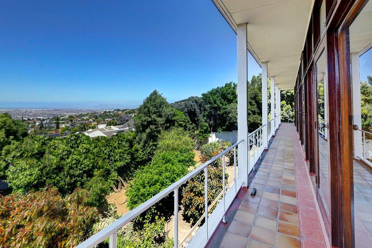 Striking Double-Storey Home with Endless Possibilities & Views - Photo 3