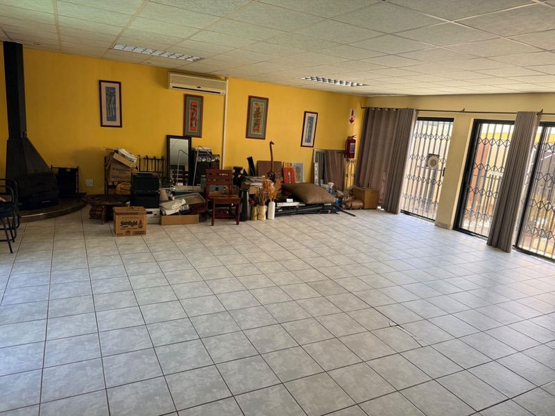 Business/Residential house for sale Windhoek West - Photo 9