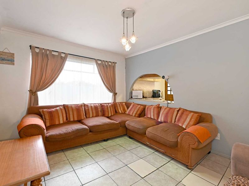 Spacious Dual Living Property - Photo 6