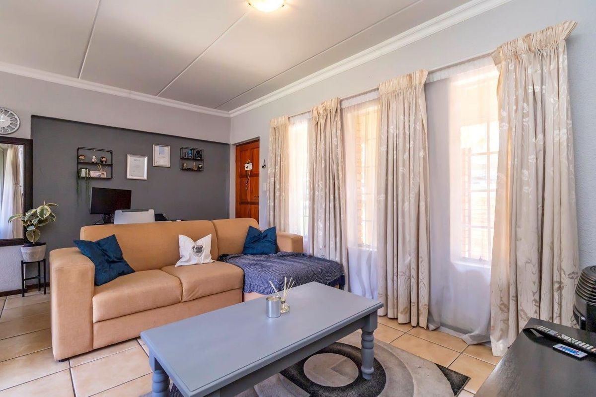 Well Priced Ground Floor Unit - Photo 4