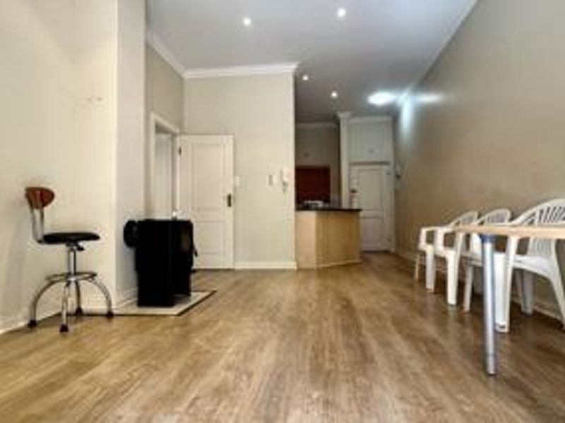 UNFURNISHED TWO BEDROOMS - Photo 10