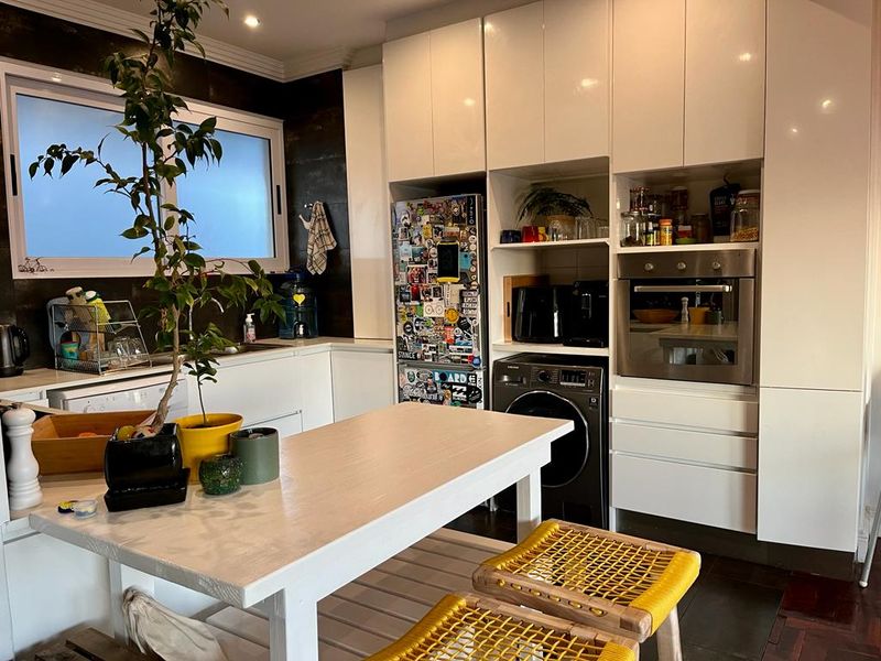 3 bedroom Apartment in SEA POINT - Photo 6