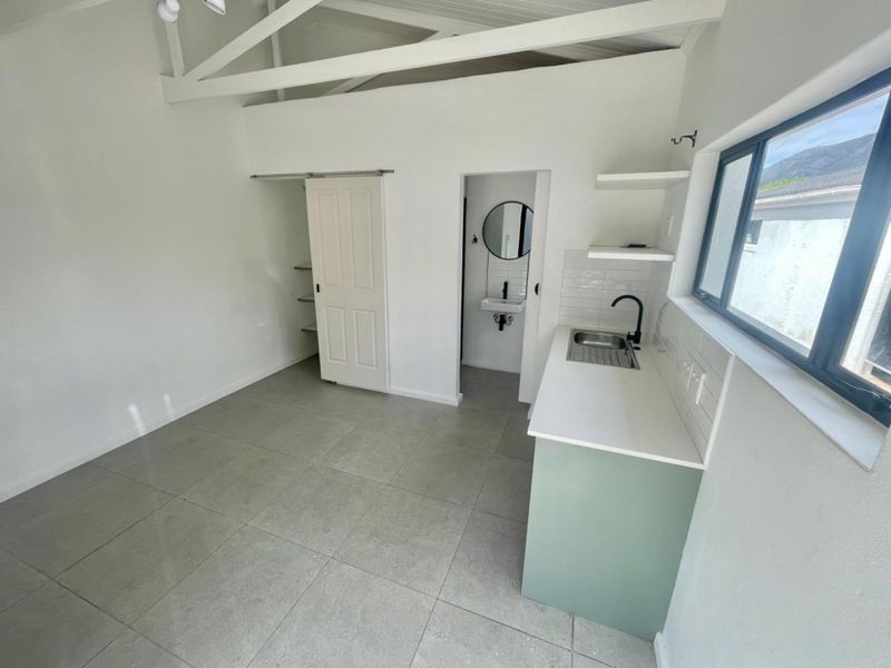 Bachelor Unit - Photo 3