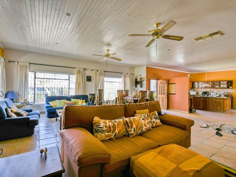 Omaruru:  Very neat 5 Bedr Home is for Sale - Photo 7