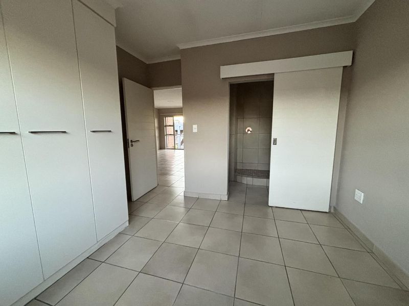 Modern apartment in a secure complex. - Photo 10