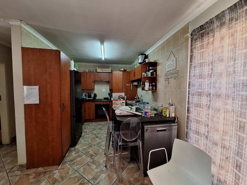 WOW!!! What Sale - Two Bedroom Ground floor Vandykpark - Photo 7