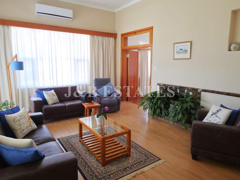 Family House With Flatlet - Photo 3