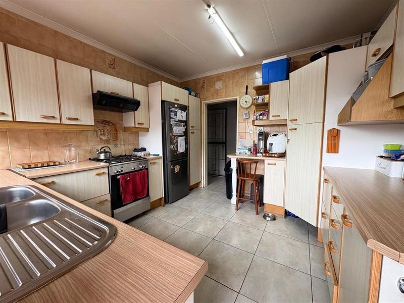 House For Sale in Mulbarton, Johannesburg - Photo 8