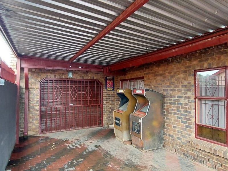 3 bedrooms house for sale in Soshanguve East - Photo 3