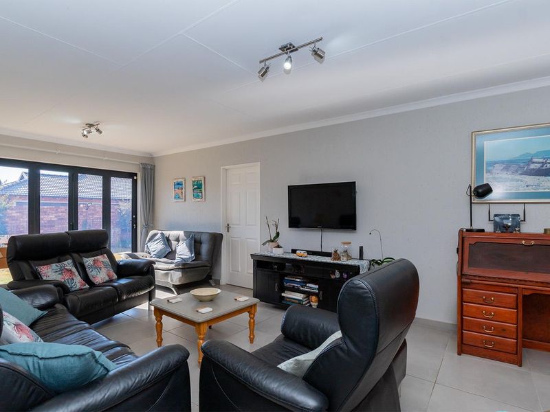 Low Maintenance Cluster. - Photo 10