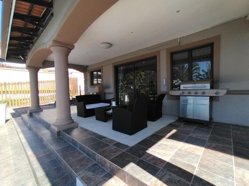 A Home of Distinction, Designed to Impress - Photo 2