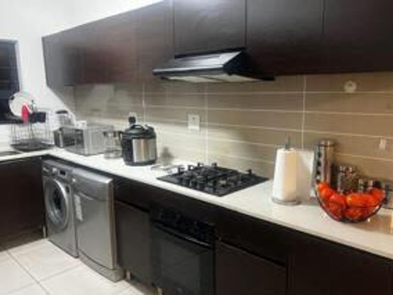 Modern 3 Bedroom for Sale - Photo 10