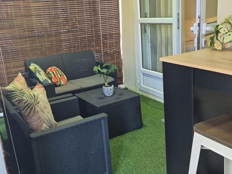 Charming 2-Bedrooms & Steps from Pereybere Beach - Photo 5