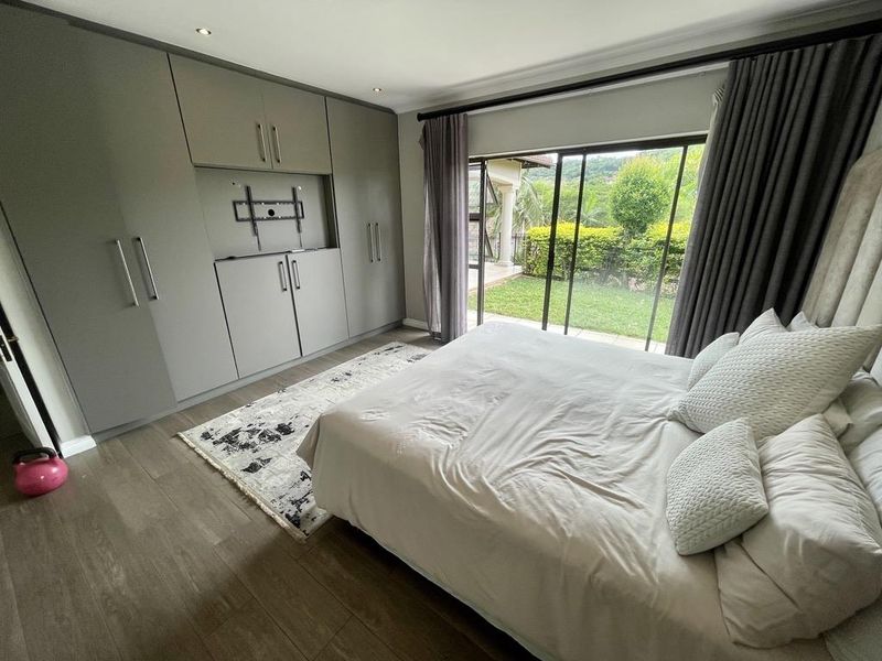 Hendra - Elevated 3 Bedroom Home in Sought-After Gated Estate – La Lucia - Photo 10