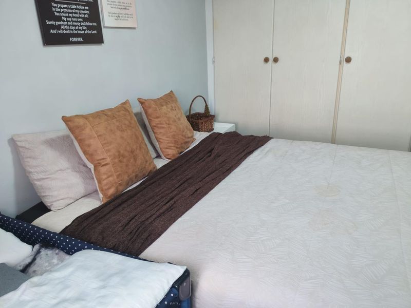 One Bedroom unit on 2nd floor in 24 hour security complex! - Photo 6