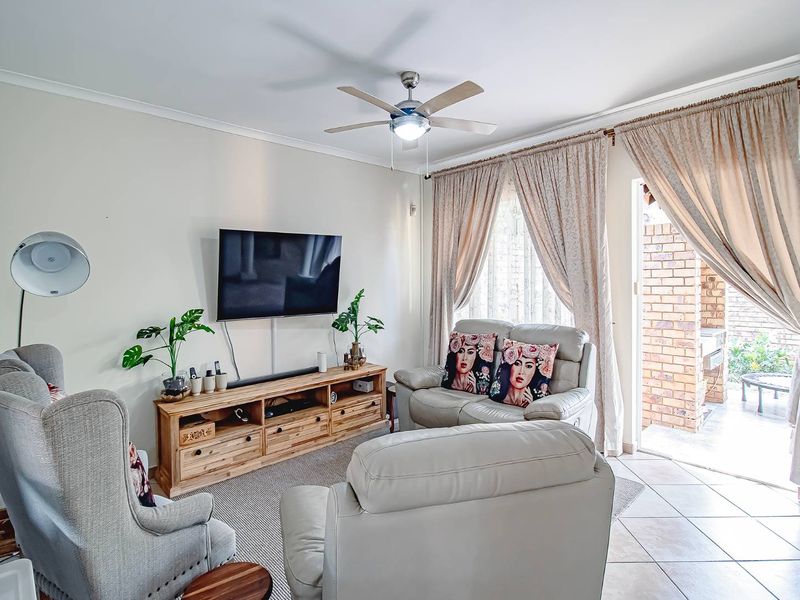 FULL TITLE IN SECURITY COMPLEX. - Photo 10