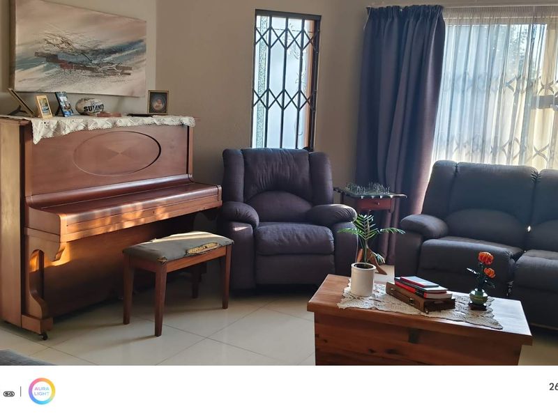 Huge Family Home for Sale in Sought After Suburb - Photo 6