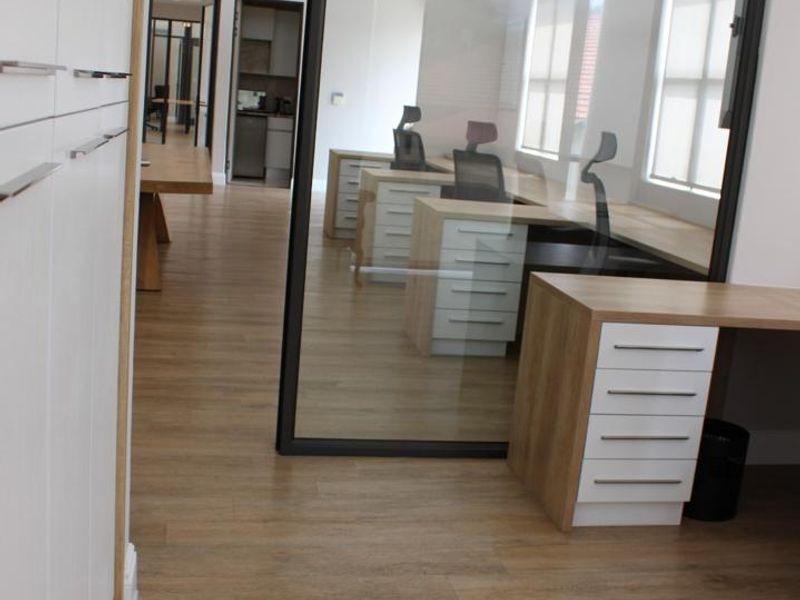 Windhoek West Office Building to Let - Photo 4