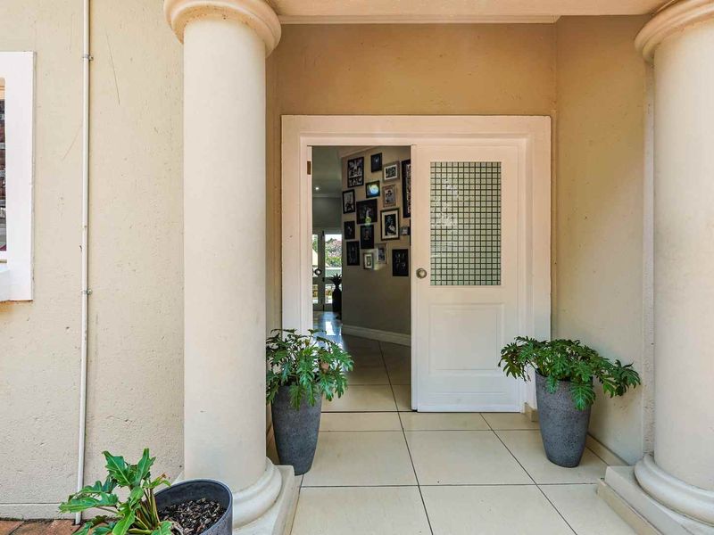 Private Family Home with Beautiful Views in Erasmusrand - Photo 4