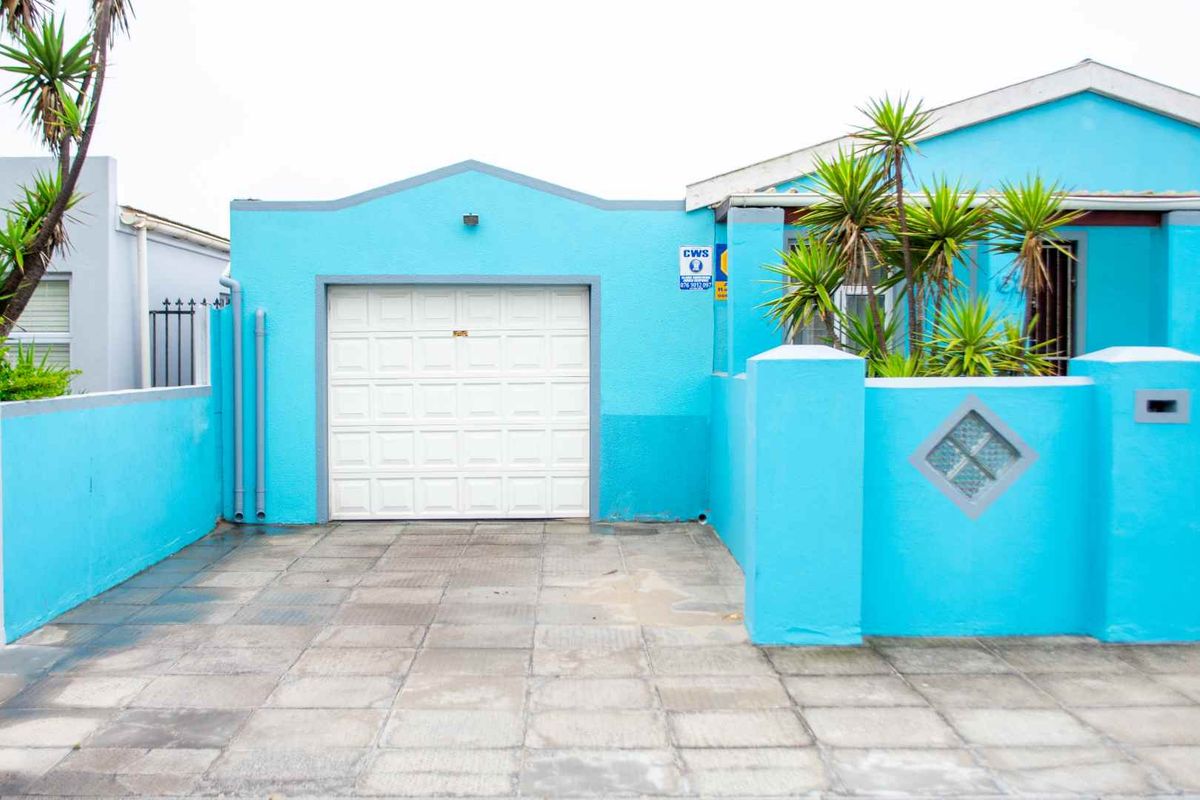 Cozy meets functionality in this stunning property! - Photo 2