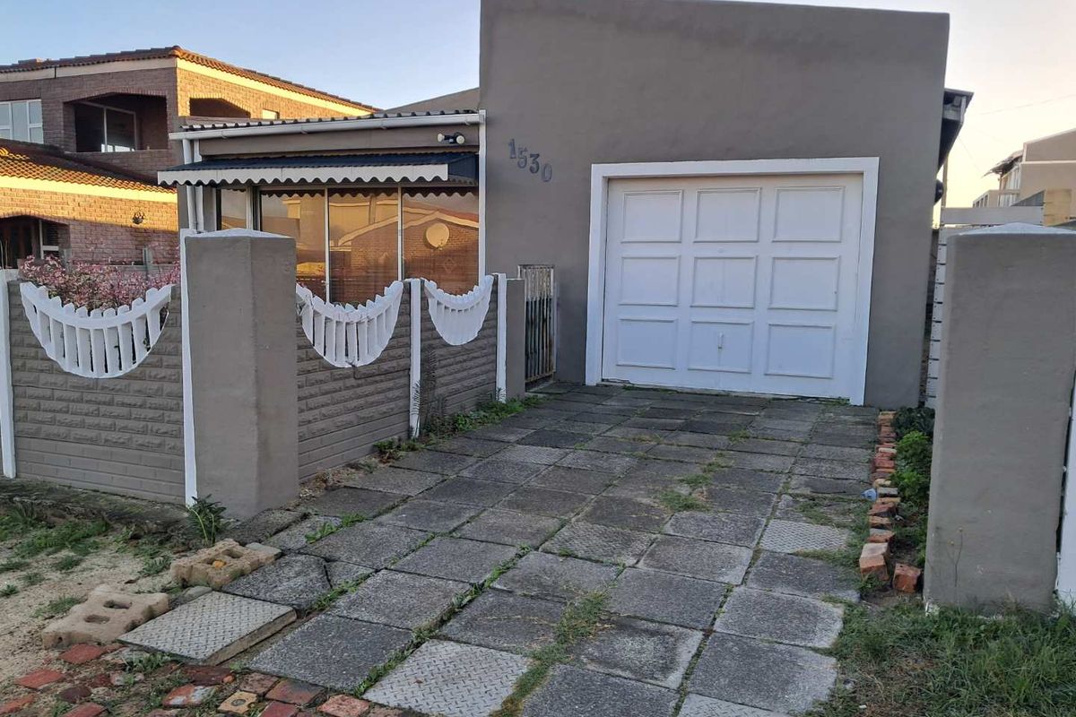 OPEN PLAN COASTAL LIVING - Photo 4