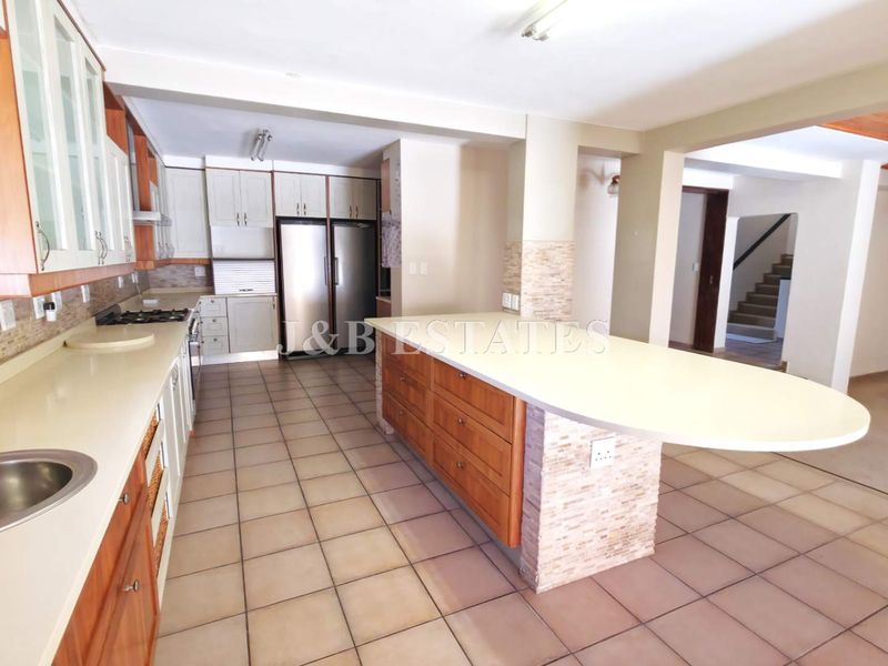 Large Family House For Real Entertainer - Photo 5