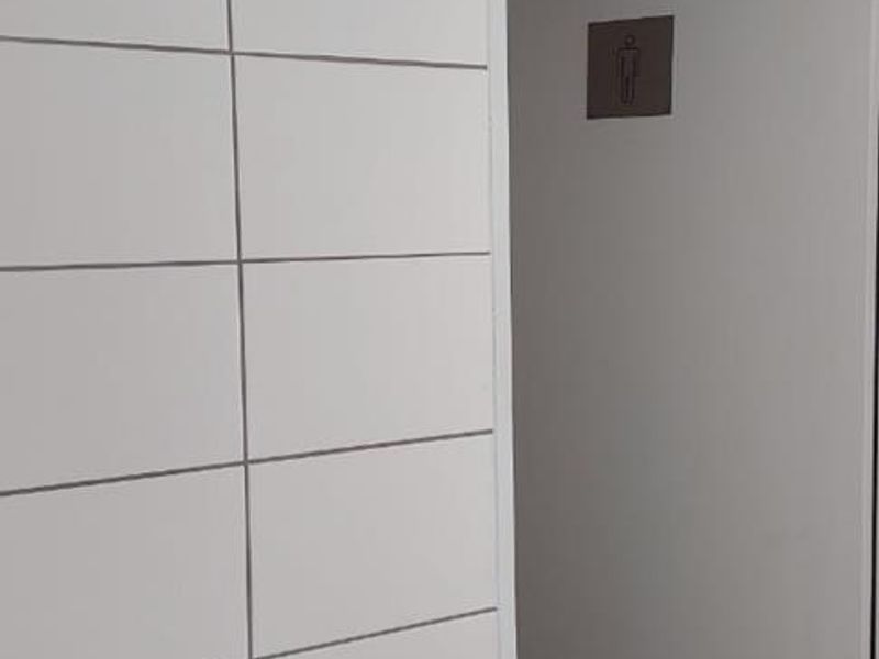 Spacious Open-Plan Office Available for Rent in CBD - Photo 6