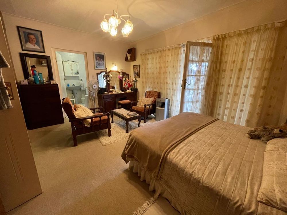 Main ensuit bathroom 