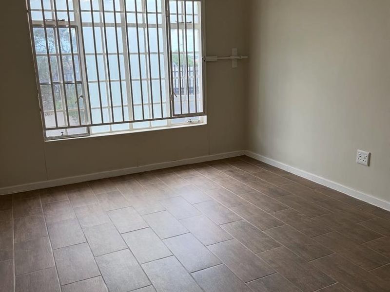 Olympia- To Let - N$40 000 - Photo 4