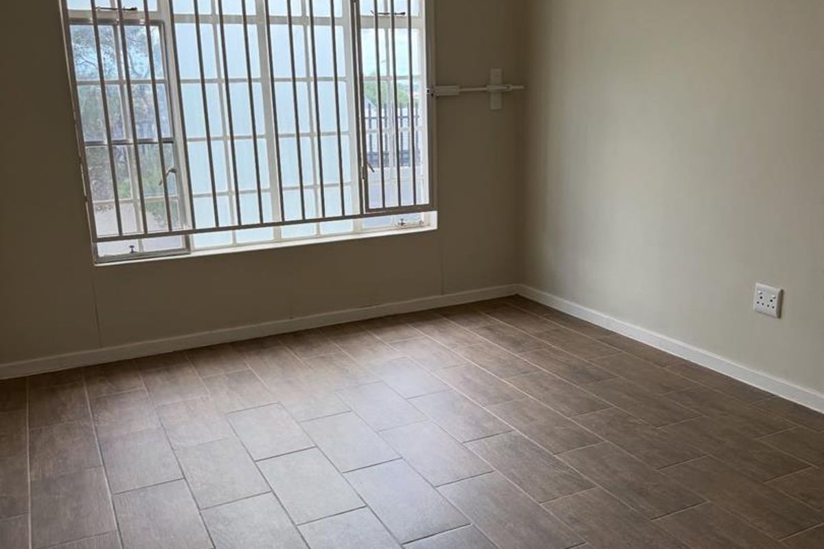 Olympia- To Let - N$40 000 - Photo 4