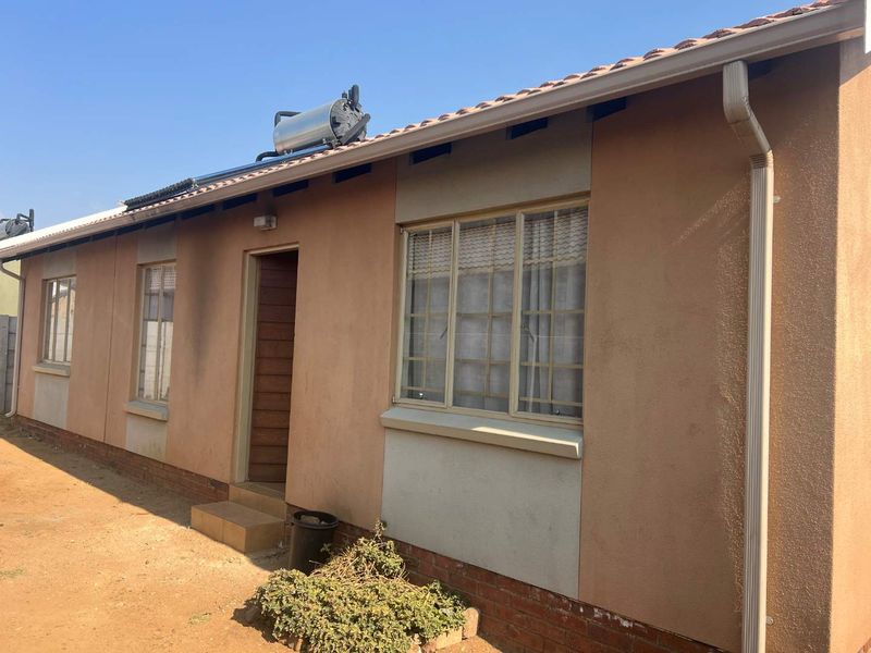 Brand new property in a quiet complex - Photo 2