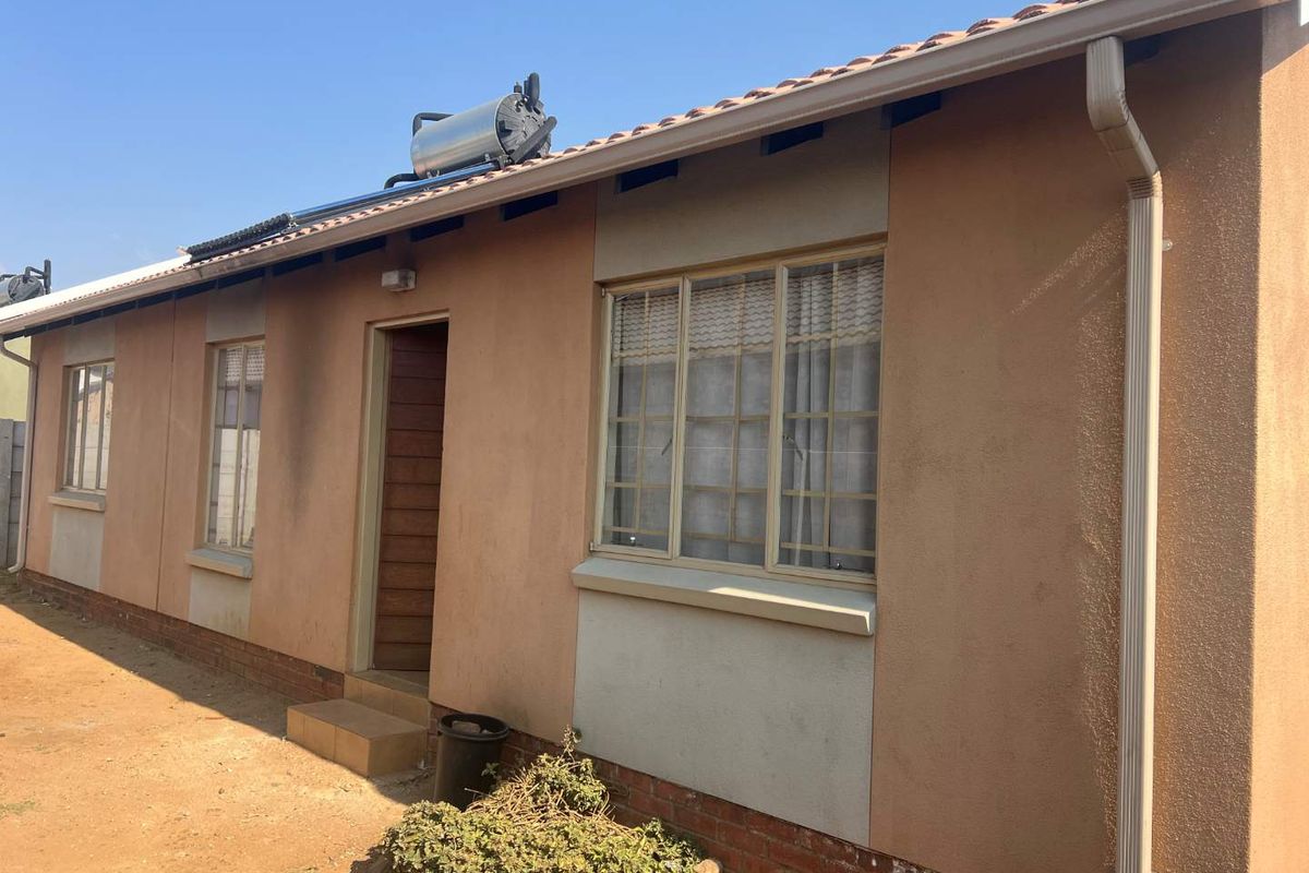 Brand new property in a quiet complex - Photo 2