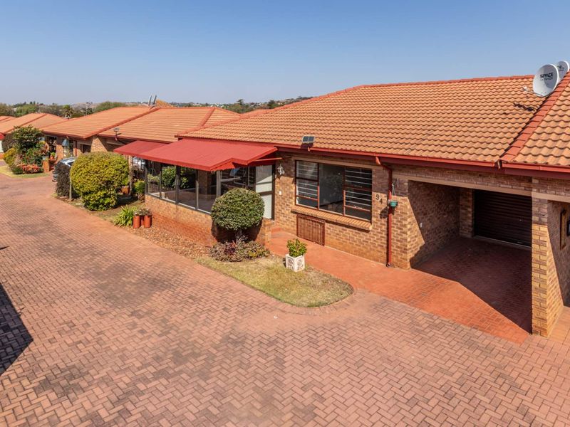 Charming Retirement Living - Photo 2