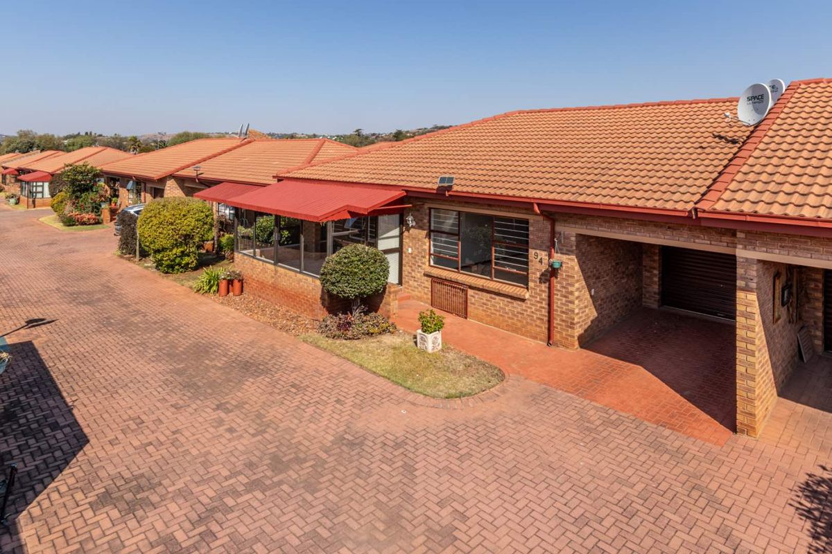 Charming Retirement Living - Photo 2